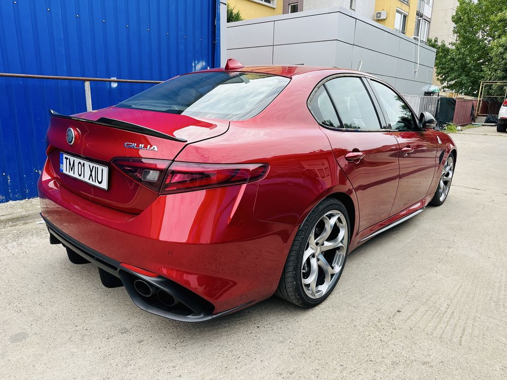 Alfa Romeo Giulia pachet carbon , frane ceramice