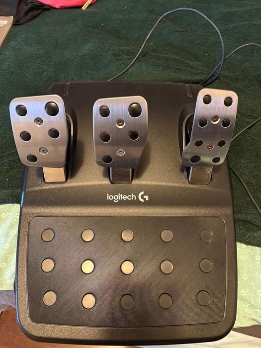 Volan Logitech cu pedale