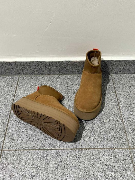 UGG Mini Dipper (36-40 pe stoc)