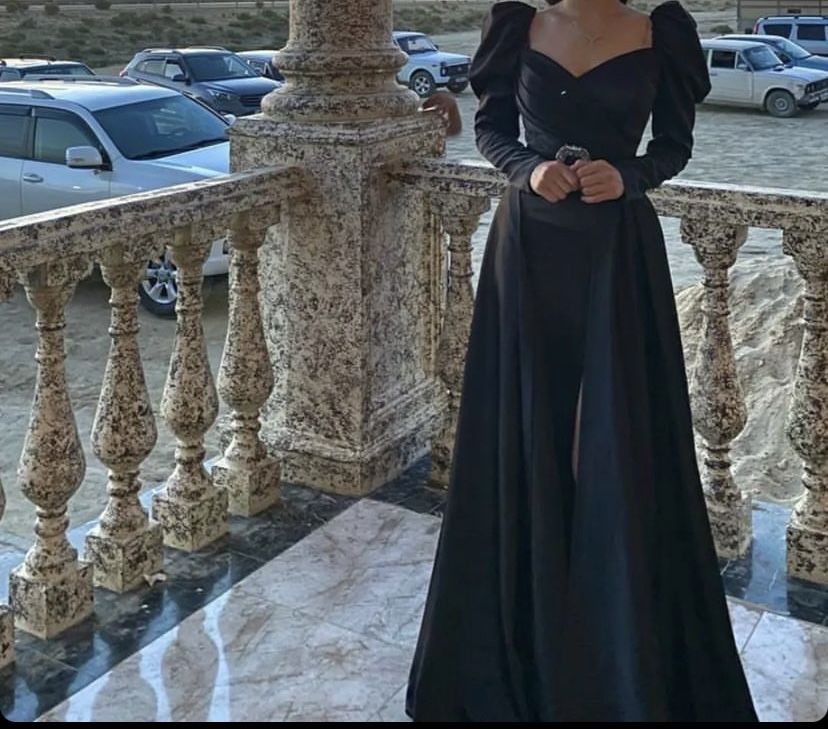 Вечерние платья один раз одела размер М