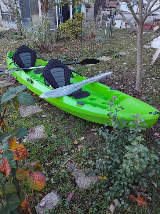 Продавам чисто нов двуместен каяк