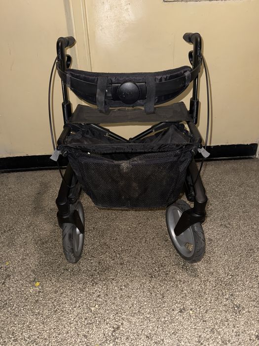 Cadru rulant rollator batrani handicap dizabilitati (ca nou)