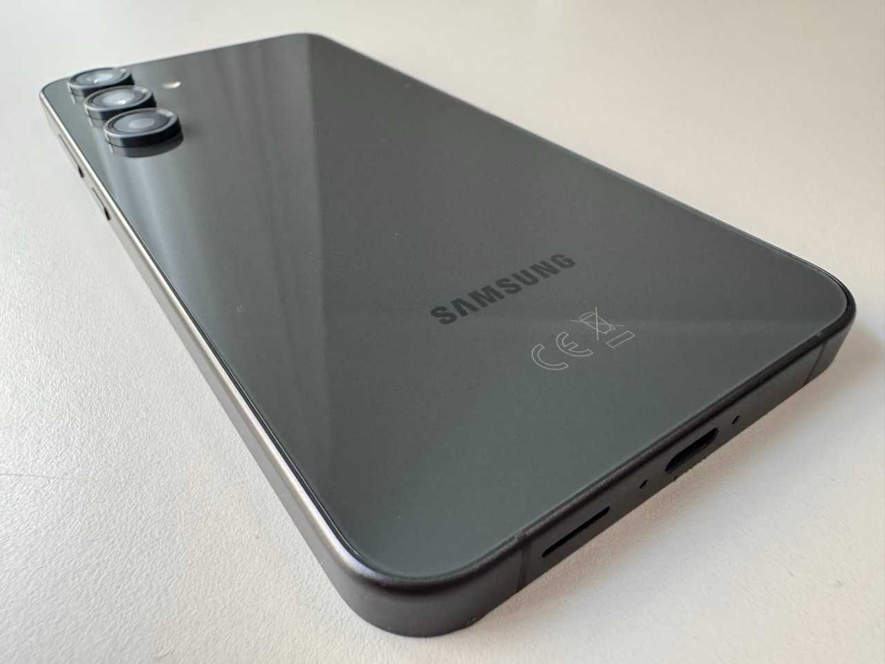 Samsung / Galaxy S24 FE 5G / 128 Gb / Graphite