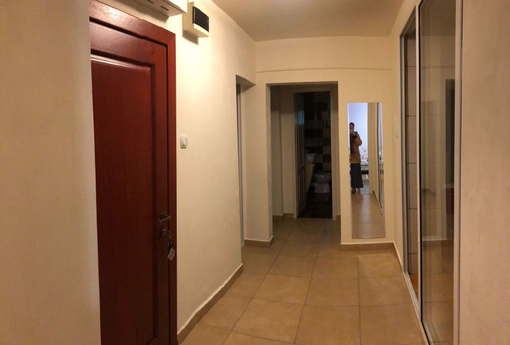 Închiriez apartament 3 camere