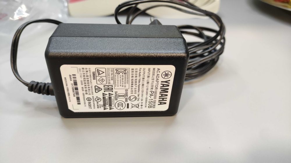 Pian electric portabil Yamaha NP-32WH 76 Clape/12W/Cutie/ca nou! ID434