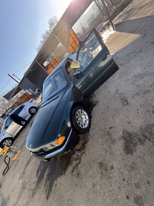 Бмв 7 2,8 автомат в хорошом состоний