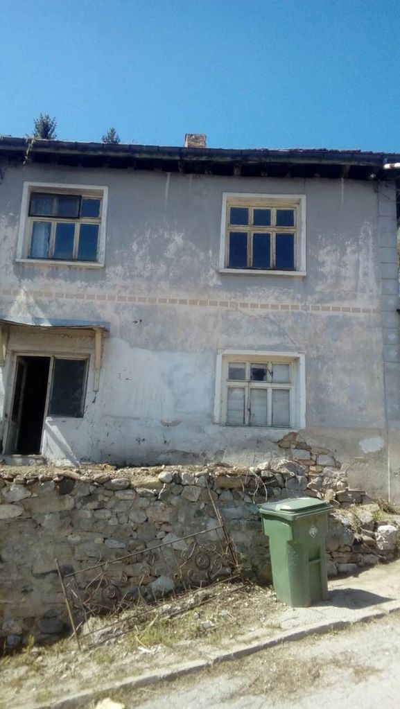 Продава се Къща в Пловдив, Кючук Париж - 1 кв.м за 28050 €/кв.м - Снимка #2