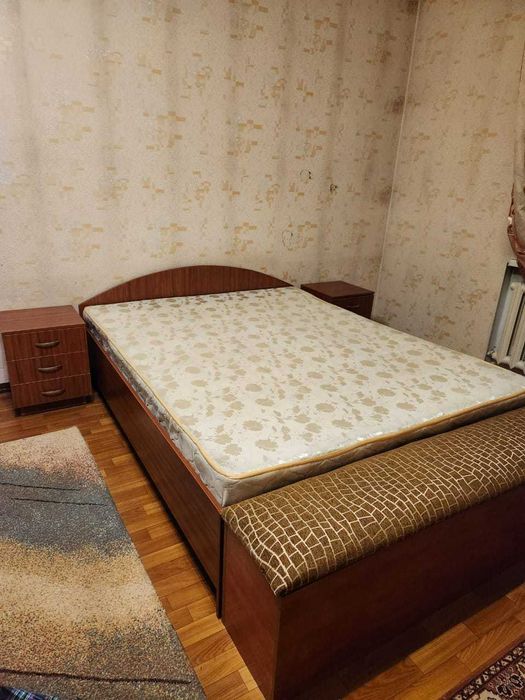 Кровать+2 тумбы, шкаф и пуфик прикроватный б/у