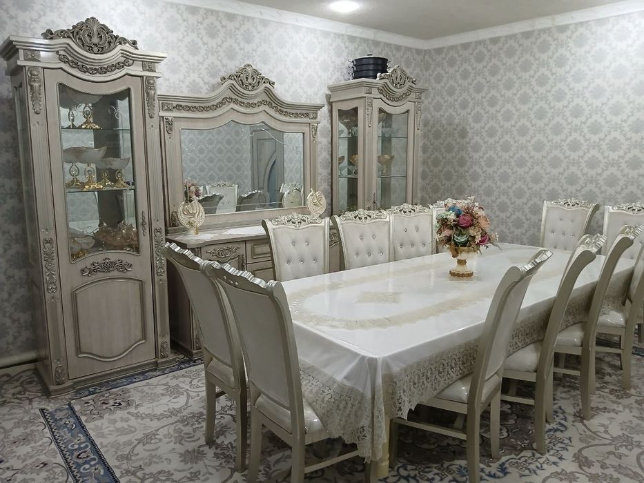 Два пенала шкафа и комод