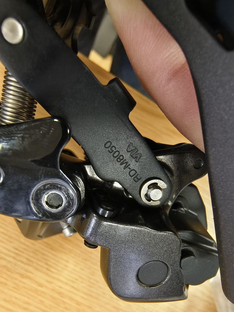 Shimano Deore XTR,XT Di2 дерайльори + команда МТБ