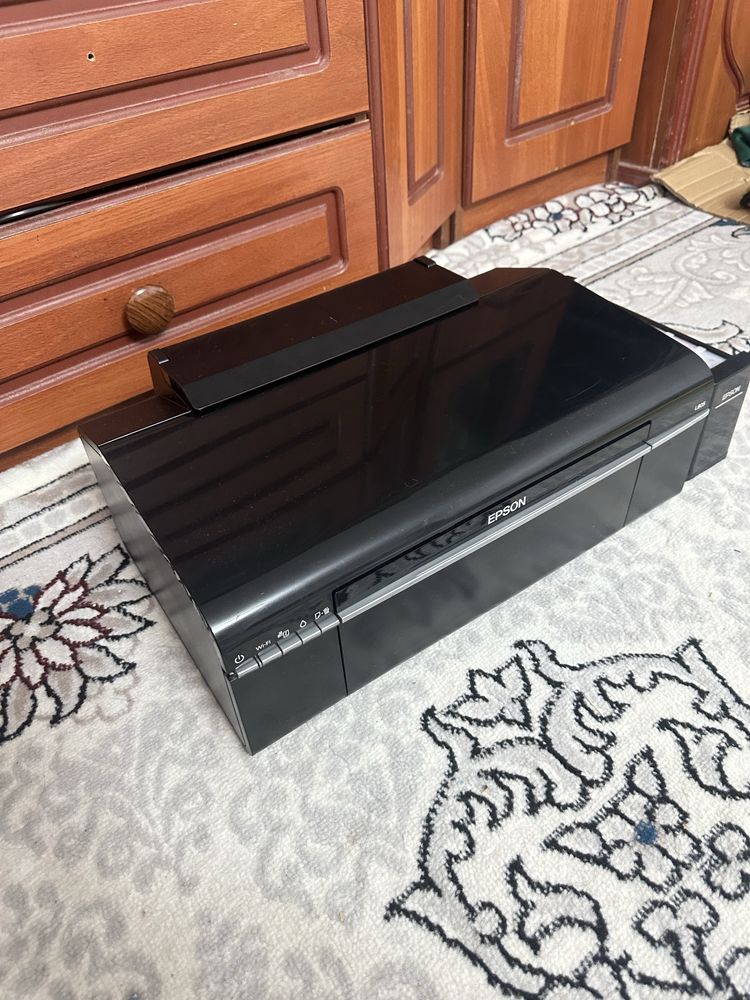 Epson L805 Wifi 6-ta rangli yangi printer holati ideal