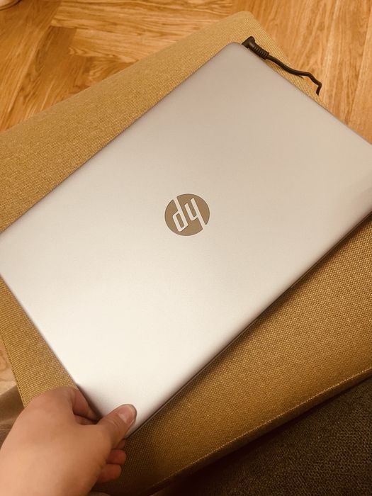 Hp noutbook srochna sotiladi