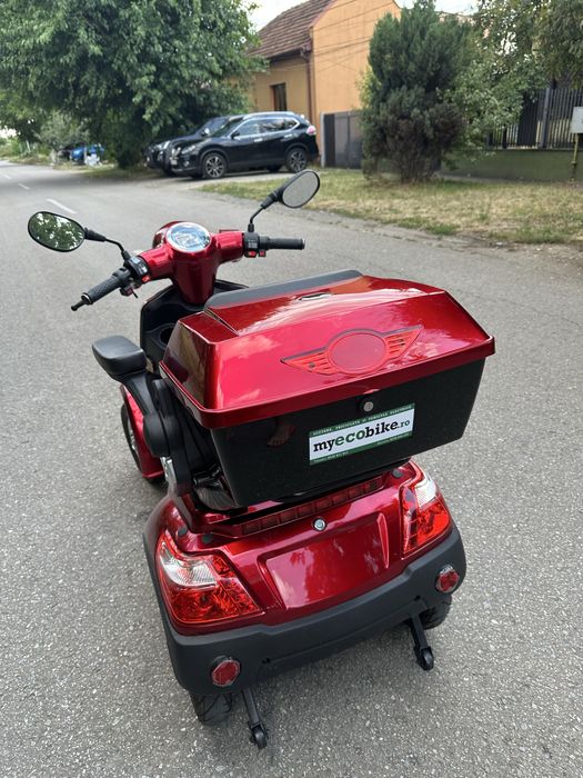 Vand scuter nou cu portbagaj