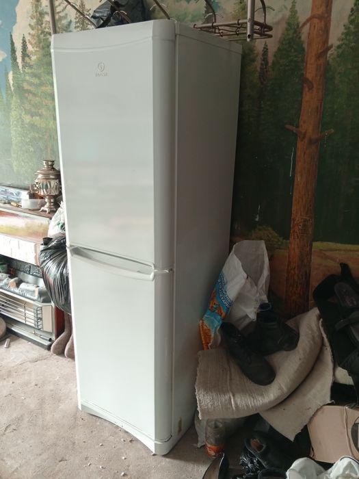 Продам холодильники на запчасти морозильная камера не морозит