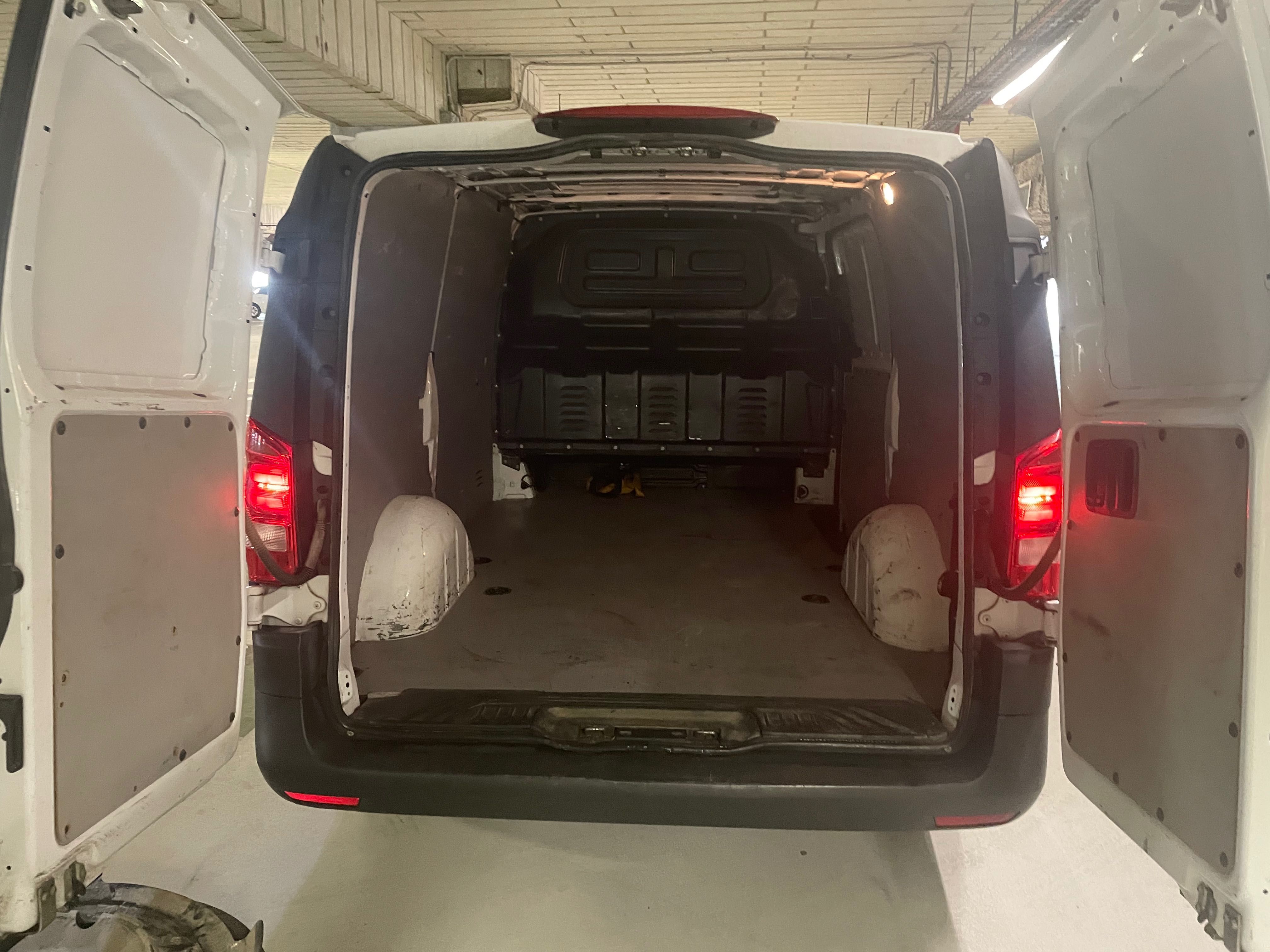 inchiriere duba Mercedes Vito 111cdi 300lei/zi fara sofer