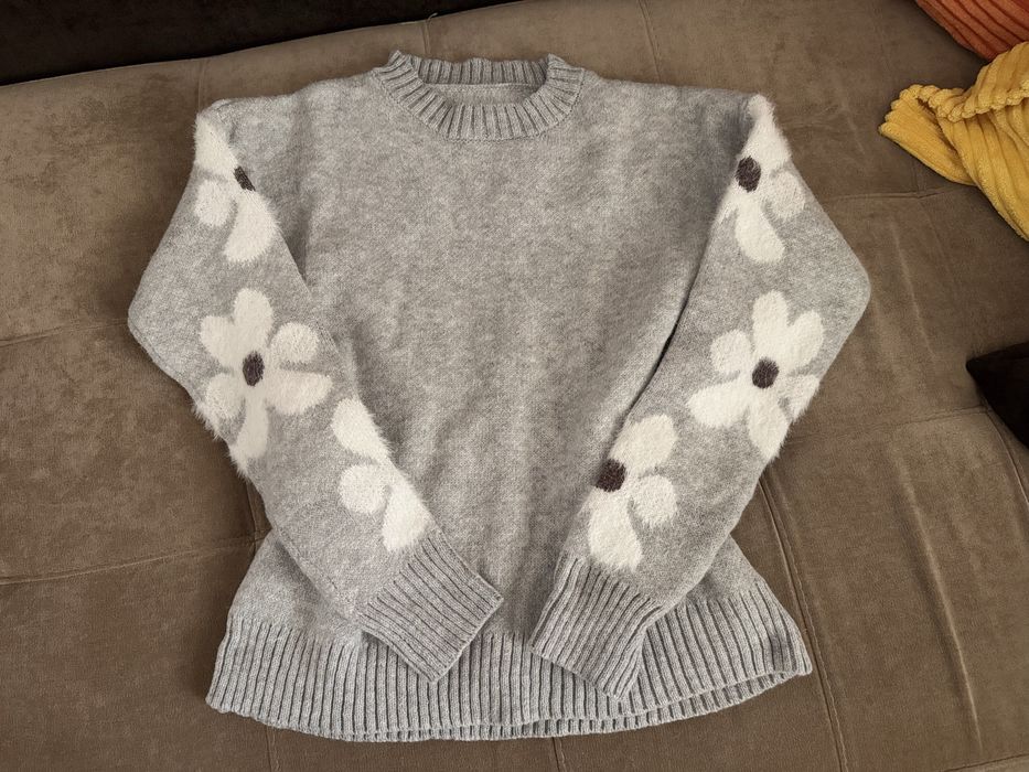 Нов сив пуловер ХС размер