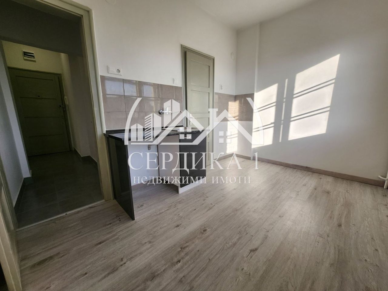 Продава се Двустаен апартамент в София, Банишора - 70 кв.м за 3072 €/кв.м - Снимка #2