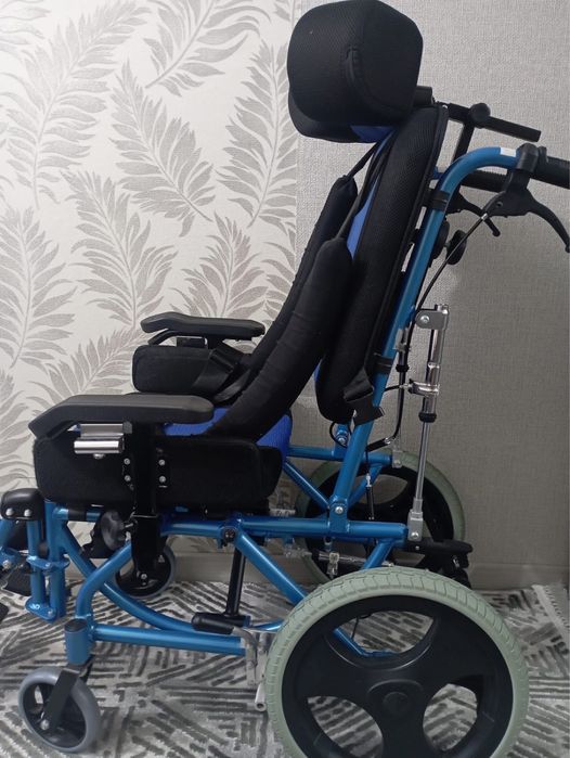 Продам инвалидную коляску