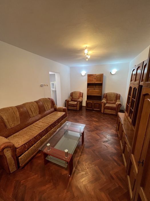 Inchiriez apartament zona gara