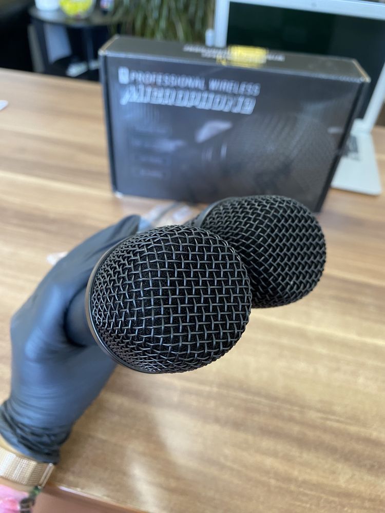 Professional wireless microphone / Nou