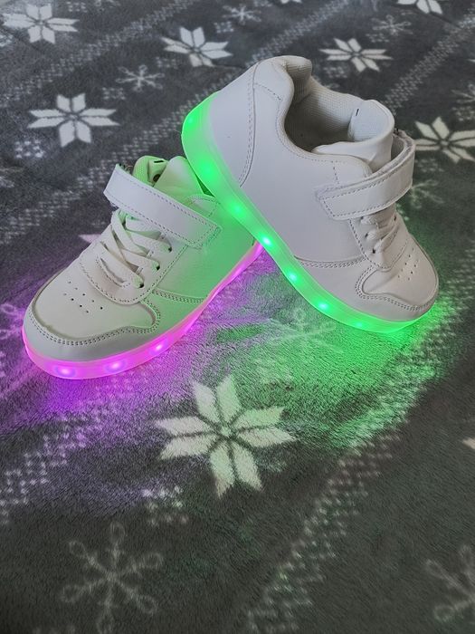 Adidași cu Led-uri