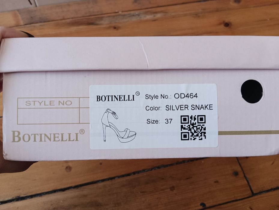 Обувки на висок ток с преливащи цветове