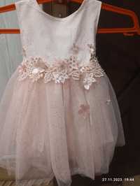Розовое нарядное платье