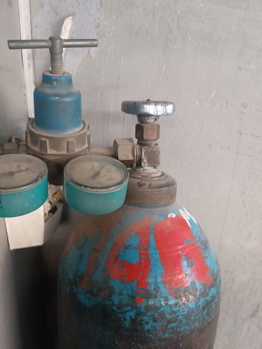 Продаётся кислородный баллон с редуктором