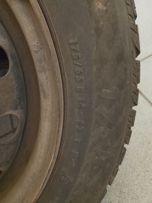 Комплект гуми с джанти за Пежо 206