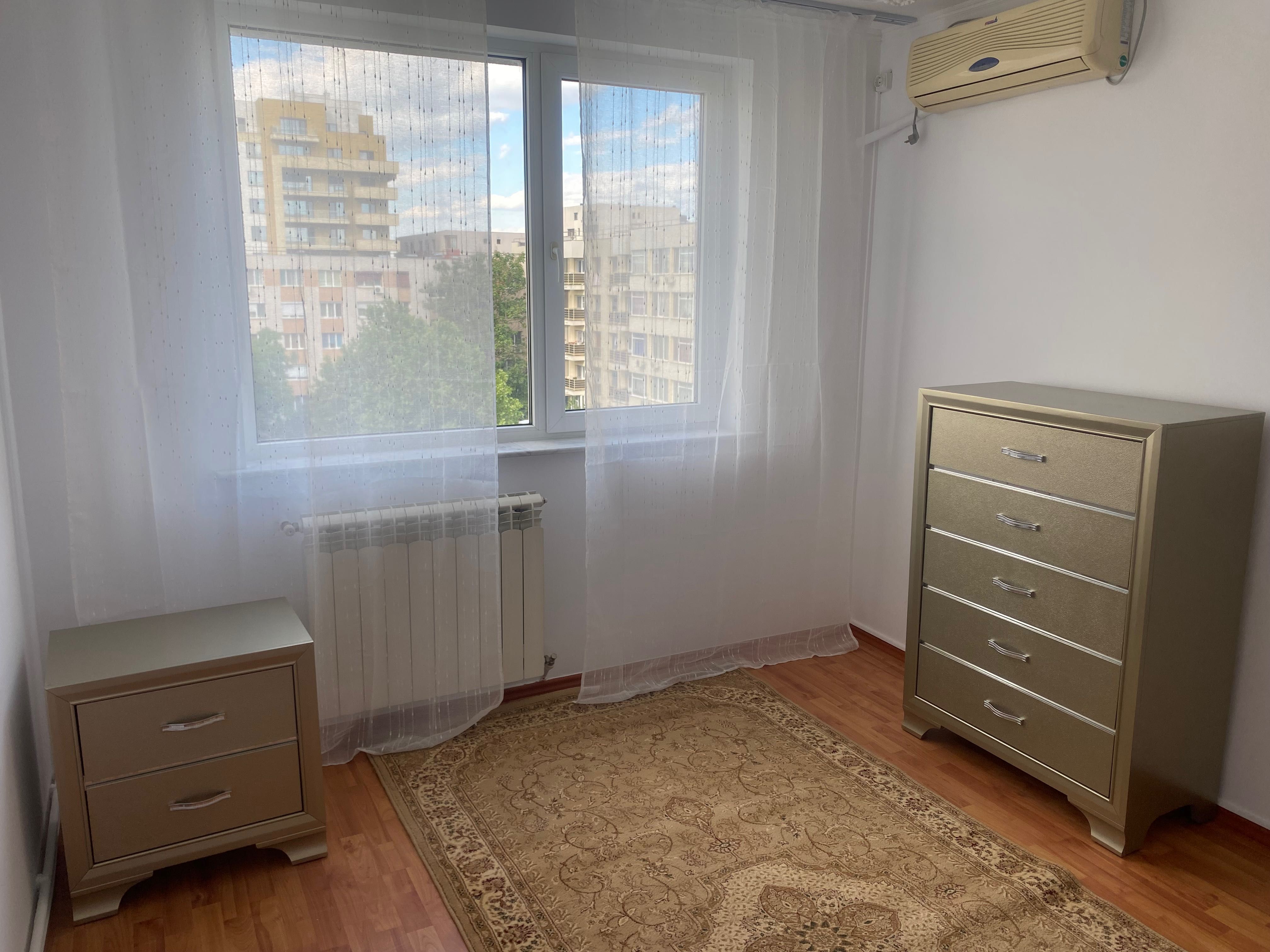 4 camere Imobiliare/ Apartamente de închiriat