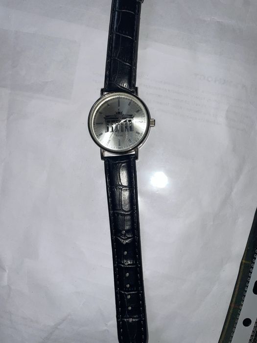 продавам мъжки кеарцов часовник Eıger