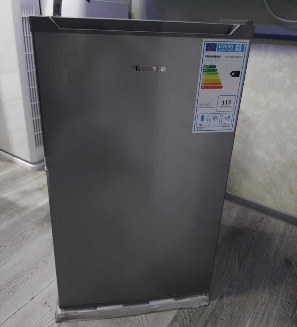 Hisense Холодильник mini формата RS-12DR Silver