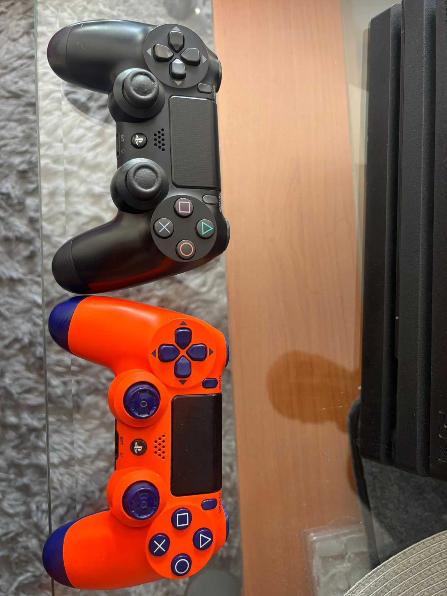 Ps 4 Pro 1TB с 2 контролера + 3 игри