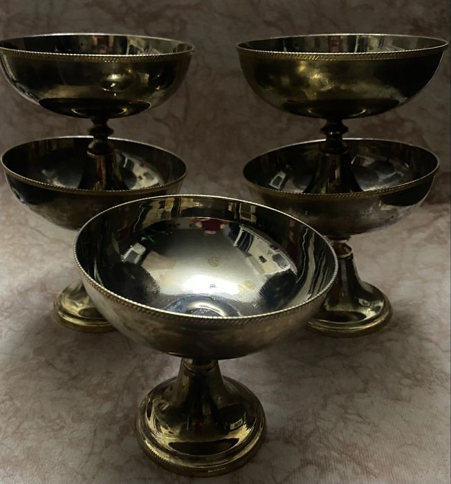 Креманка ,мороженнца 5 шт . Можно придумать из них подсвечники .