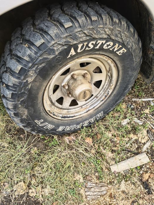 Продавам Нисан Терано къса база