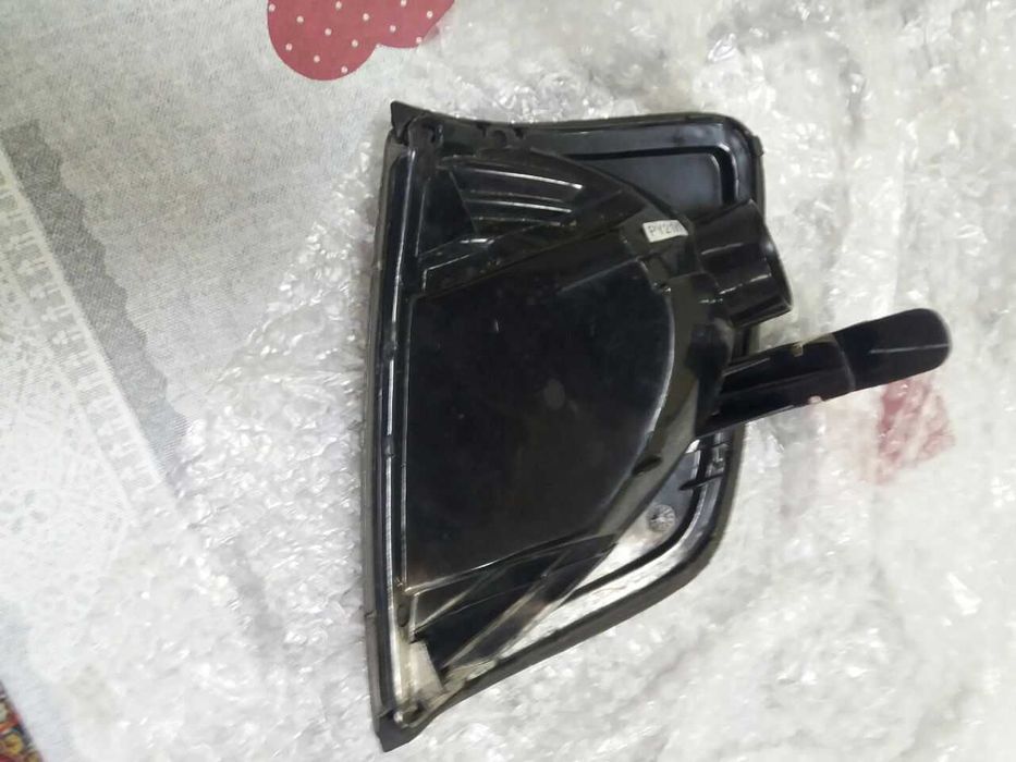Правый новый поворотник на Mercedes W124