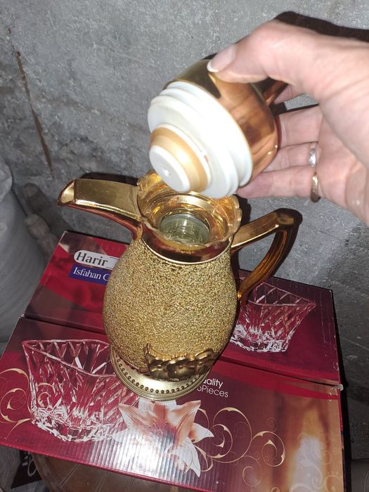 Термуси различни от които единият професионален.