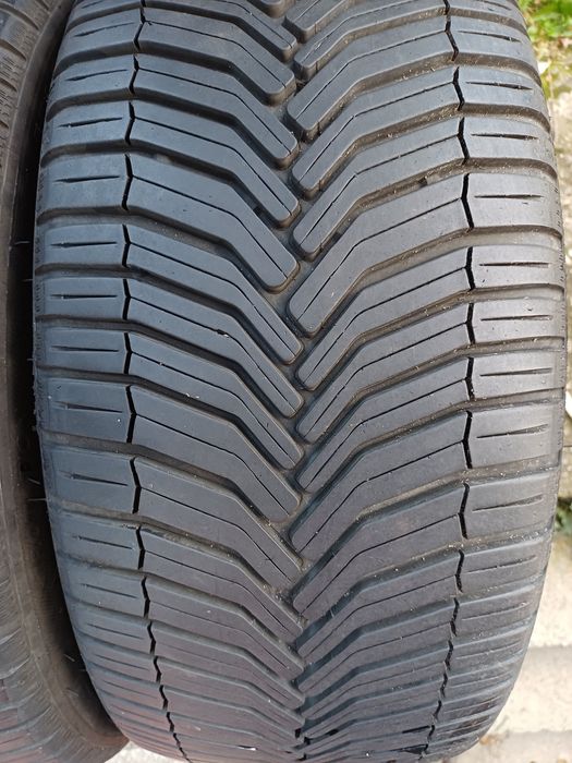 Vând 2 anvelope de iarna 225 40 r18 MICHELIN foarte bune