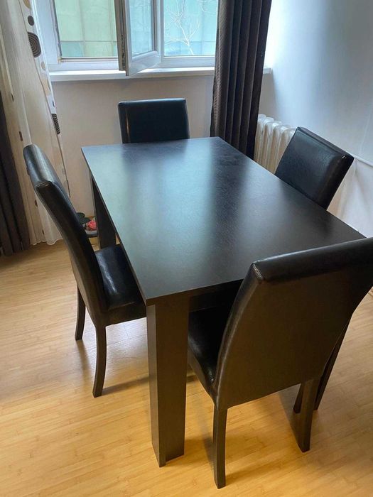 Set Masă Lemn + 4 Scaune din Piele