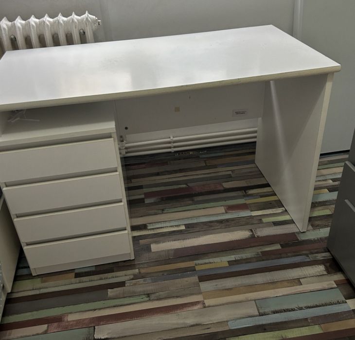 Birou alb jysk sau masa unghii