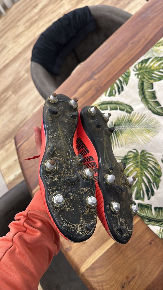 Продавам железни бутонки Nike mercurial.