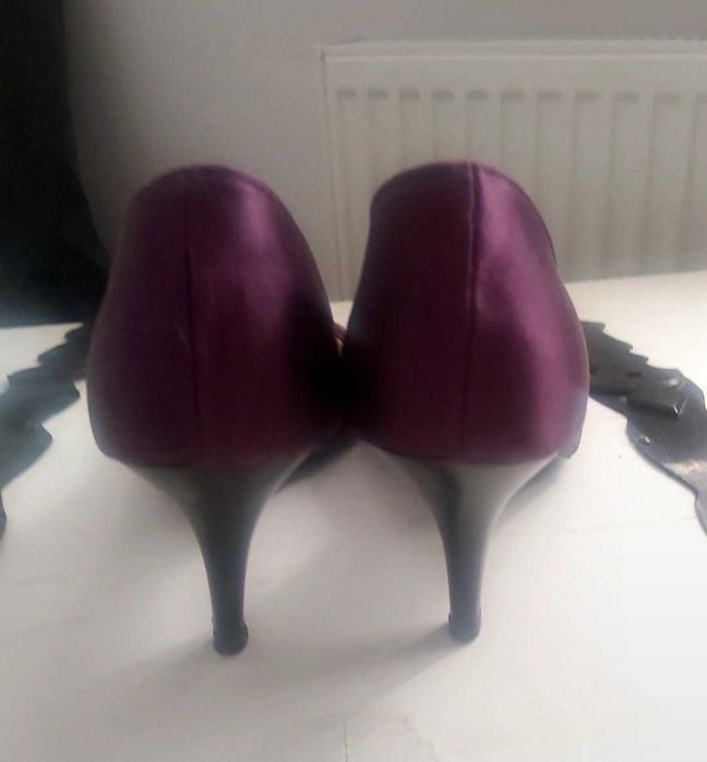 Pantofi eleganti, marimea 35, mov inchis.