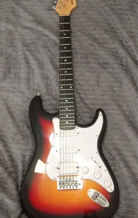 Продам электрогитару Rockdale