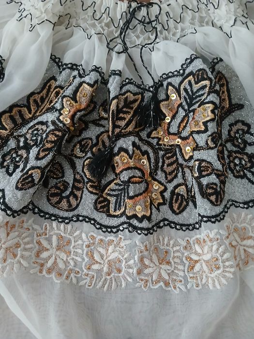 Ie traditionala veche