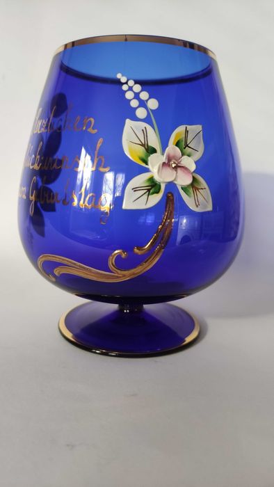 Голяма чаша от цветен кристал с 3Д декорация и златен кант