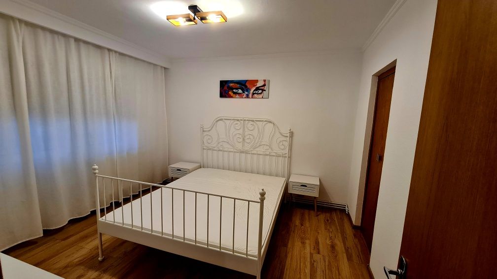 Închiriez apartament 3 camere ultracentral