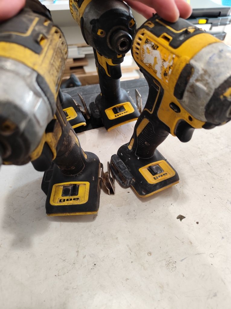 Акумулаторен безчетков импактдрайвър гайковерт Девалт DeWALT DCF887