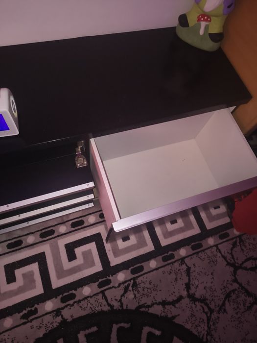 Vând comodă in stare foarte buna