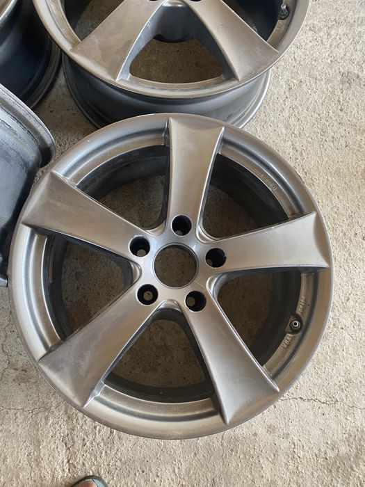 Jante BMW se prezintă in stare buna