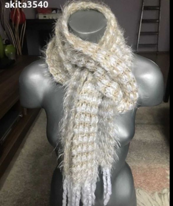 Дамски бежов шал